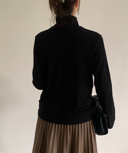 ECLIN(エクラン)の「タートルネックストレッチリブトップス(Tシャツ/カットソー・レディース・チャコールグレー/ブラック/モカ/ベージュ・M/L)」の16枚目の写真