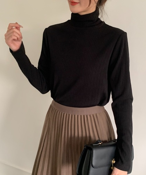 ECLIN(エクラン)の「タートルネックストレッチリブトップス(Tシャツ/カットソー・レディース・チャコールグレー/ブラック/モカ/ベージュ・M/L)」の17枚目の写真