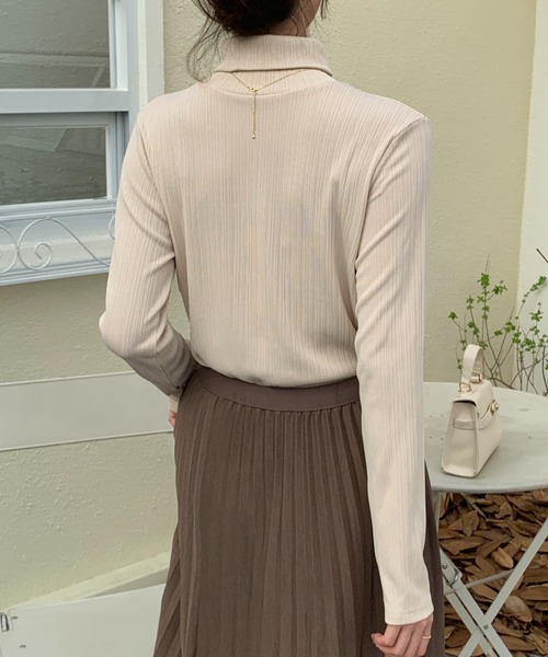 ECLIN(エクラン)の「タートルネックストレッチリブトップス(Tシャツ/カットソー・レディース・チャコールグレー/ブラック/モカ/ベージュ・M/L)」の10枚目の写真