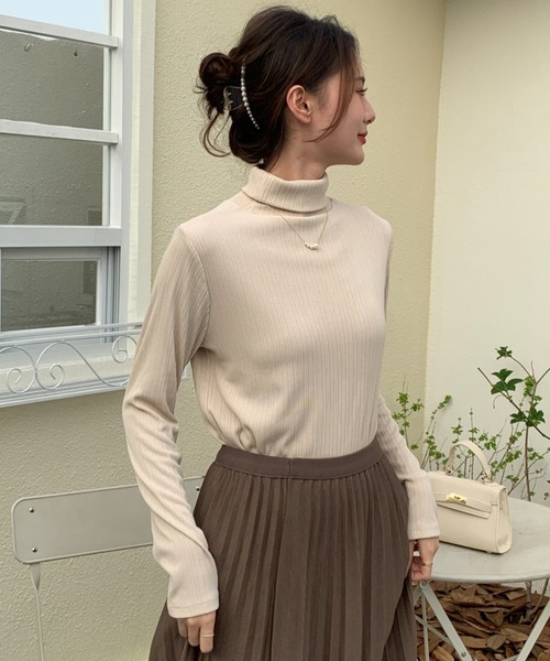 ECLIN(エクラン)の「タートルネックストレッチリブトップス(Tシャツ/カットソー・レディース・チャコールグレー/ブラック/モカ/ベージュ・M/L)」の11枚目の写真