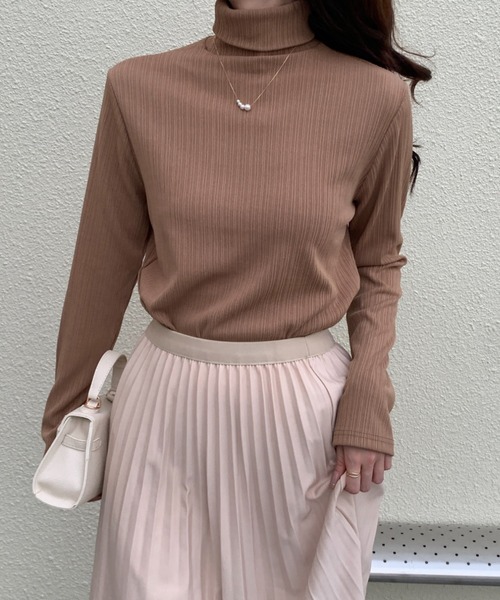 ECLIN(エクラン)の「タートルネックストレッチリブトップス(Tシャツ/カットソー・レディース・チャコールグレー/ブラック/モカ/ベージュ・M/L)」の20枚目の写真