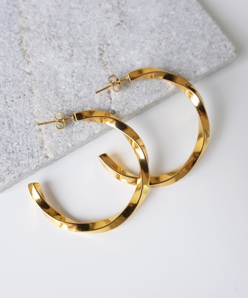 IAMUSE(アイアミューズ)の「金属アレルギー対応 ウェーブフープピアス S0872【IAMUSE】(ピアス(両耳用)・レディース・シルバー/ゴールド・FREE)」の6枚目の写真