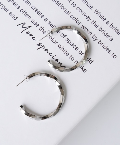 IAMUSE(アイアミューズ)の「金属アレルギー対応 ウェーブフープピアス S0872【IAMUSE】(ピアス(両耳用)・レディース・シルバー/ゴールド・FREE)」の12枚目の写真