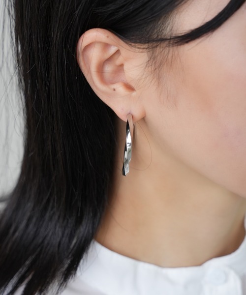 IAMUSE(アイアミューズ)の「金属アレルギー対応 ウェーブフープピアス S0872【IAMUSE】(ピアス(両耳用)・レディース・シルバー/ゴールド・FREE)」の10枚目の写真