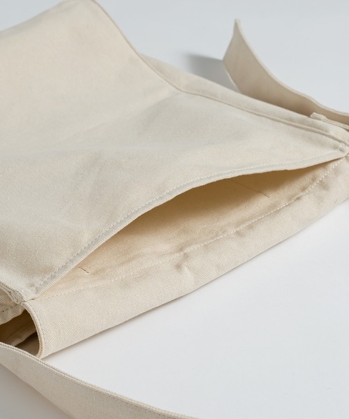 MUHET（ミュエータ）の「BIGキャンバスショルダーバッグ（ショルダーバッグ・レディース・アイボリー・FREE）」の3枚目の写真