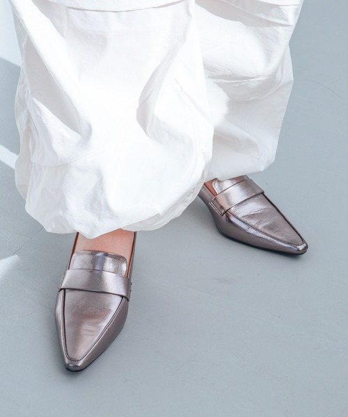 EVOL（イーボル）の「一部WEB限定カラー【EVOL】ローヒールコインローファー IU5085（ローファー・レディース・アイボリー/ブラウン/ブラック/ベージュ/シルバー/シルバーグレー・23.0cm/24.0cm/22.5cm/24.5cm/23.5cm/25.0cm）」の3枚目の写真