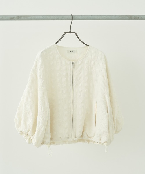 earth music&ecology（アースミュージックアンドエコロジー）の「ジャガードタックスリーブブルゾン（ブルゾン・レディース・コーラル/アイボリー・FREE）」の3枚目の写真