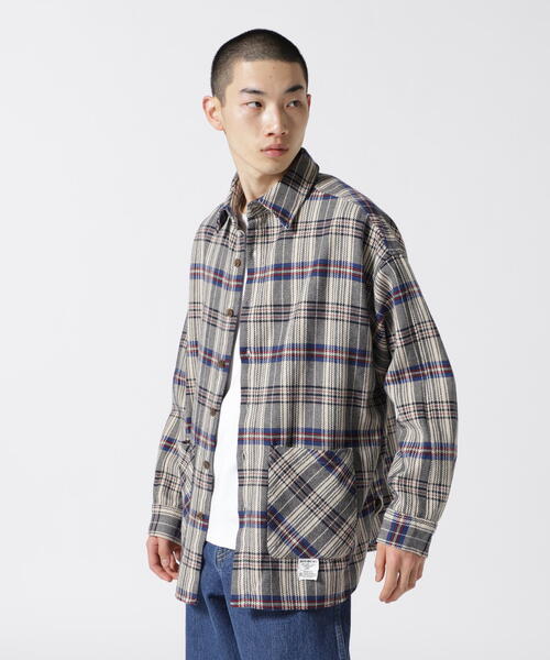 AVIREX（アヴィレックス）の「【直営店限定】FRONT POCKET CHECK SHIRT / フロント ポケット チェックシャツ / AVIREX /アヴィレックス（シャツ/ブラウス・レディース・ブラック/ホワイト系2・L/M）」の4枚目の写真