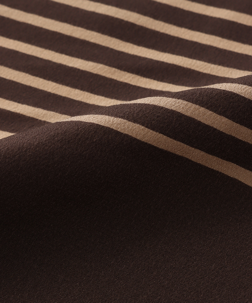 TOTEME（トーテム）の「【TOTEME/トーテム】CENTERED MONOGRAM シルク スカーフ（その他小物・レディース・ブラウン・FREE）」の8枚目の写真