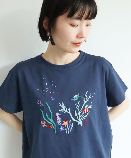 アトリエドゥサボン 23SS おさかな探検 刺繍Ｔシャツ ネイビー l'atelier du savon（アトリエドサボン）の「おさかな探検 刺繍