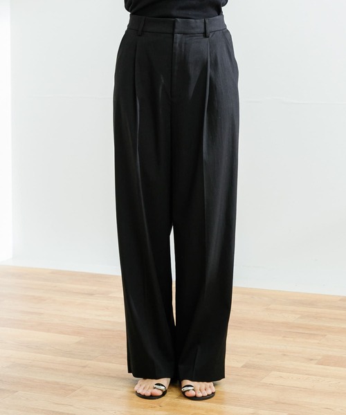 URBAN RESEARCH ハイウェストタックパンツ レディース【新品未使用】 URBAN RESEARCH（アーバンリサーチ）の「ハイウエストタック