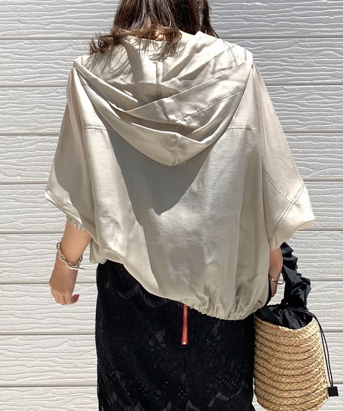 Q（キュー）の「シアーフーディーブルゾン（ブルゾン・レディース・ネイビー/グレイッシュベージュ・MEDIUM）」の11枚目の写真