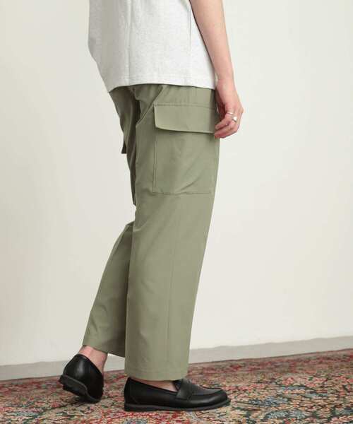 SENSE OF PLACE by URBAN RESEARCH（センスオブプレイスバイアーバンリサーチ）の「テックセンタープレスカーゴスラックス（カーゴパンツ・メンズ・ブラック/カーキ・MEDIUM/LARGE）」の20枚目の写真