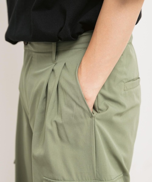 SENSE OF PLACE by URBAN RESEARCH（センスオブプレイスバイアーバンリサーチ）の「テックセンタープレスカーゴスラックス（カーゴパンツ・メンズ・ブラック/カーキ・MEDIUM/LARGE）」の11枚目の写真