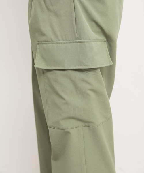 SENSE OF PLACE by URBAN RESEARCH（センスオブプレイスバイアーバンリサーチ）の「テックセンタープレスカーゴスラックス（カーゴパンツ・メンズ・ブラック/カーキ・MEDIUM/LARGE）」の10枚目の写真