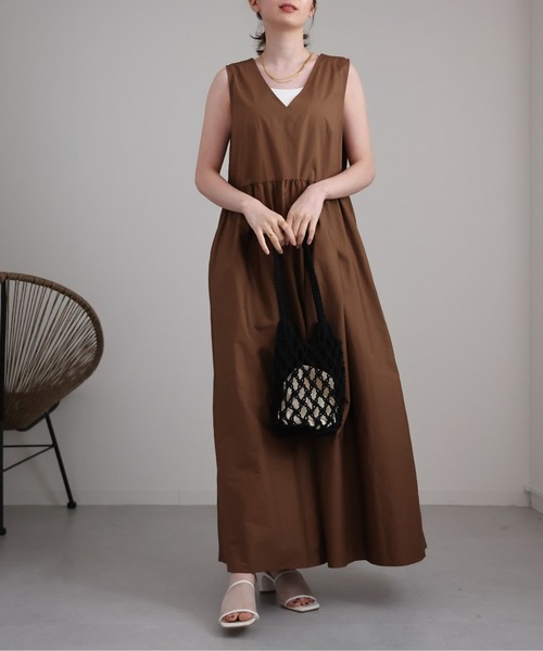sakishimatokyo（サキシマトーキョー）の「ディープVネックノースリフレアワンピース（ワンピース・レディース・ベージュ/ブラック/アイボリー・FREE）」の17枚目の写真