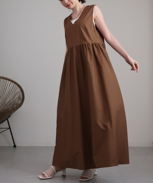 sakishimatokyo（サキシマトーキョー）の「ディープVネックノースリフレアワンピース（ワンピース・レディース・ベージュ/ブラック/アイボリー・FREE）」の21枚目の写真