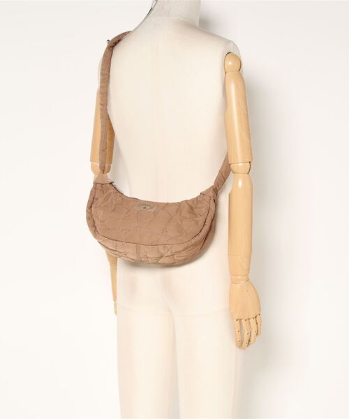 CONVERSE（コンバース）の「CONVERSE　STAR QUILTING SHOULDER BAG（ショルダーバッグ・メンズ・オフホワイト/ベージュ/カーキ/ブラック・FREE）」の8枚目の写真