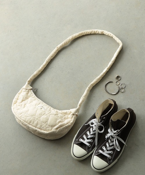 CONVERSE（コンバース）の「CONVERSE　STAR QUILTING SHOULDER BAG（ショルダーバッグ・メンズ・オフホワイト/ベージュ/カーキ/ブラック・FREE）」の2枚目の写真