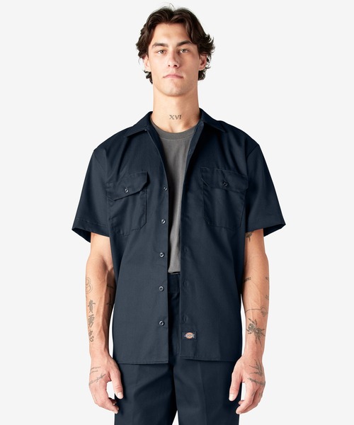 Dickies(ディッキーズ)の「S/S ワークシャツ レギュラーフィット "1574"(シャツ/ブラウス・メンズ・レンガ/オフホワイト/ホワイト/チャコールグレー/ブラック/ダークグリーン系/ダークネイビー/サンドベージュ/オリーブ・XX-LARGE/LARGE/X-LARGE/MEDIUM/SMALL)」の8枚目の写真