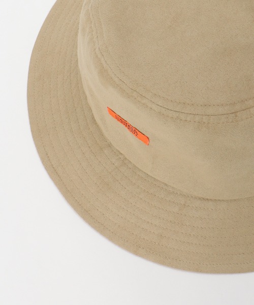 UNIVERSAL OVERALL（ユニバーサルオーバーオール）の「UNIVERSAL OVERALL フェイクスウェードバケットハット（ハット・メンズ・ブラック/ベージュ・FREE）」の3枚目の写真