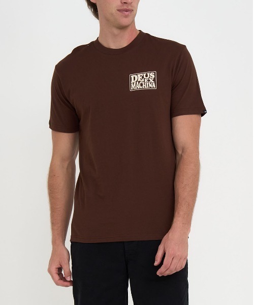 DEUS EX MACHINA(デウスエクスマキナ)の「COUNTY TEE(Tシャツ/カットソー・メンズ・オフホワイト/レンガ・SMALL/LARGE/MEDIUM)」の1枚目の写真