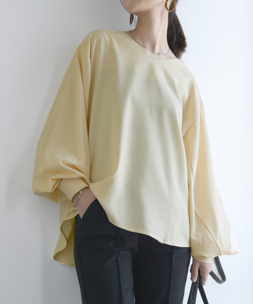 and it_(アンドイット)の「リネンライクシームレスVネック長袖プルオーバー(Tシャツ/カットソー・レディース・アイボリー/スミクロ/ダークグリーン・FREE)」の7枚目の写真