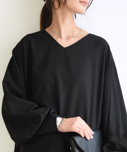 and it_(アンドイット)の「リネンライクシームレスVネック長袖プルオーバー(Tシャツ/カットソー・レディース・アイボリー/スミクロ/ダークグリーン・FREE)」の9枚目の写真