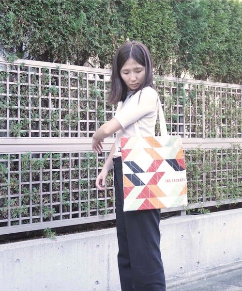 GLOBAL FORME CONCRETE（グローバルフォルムコンクリート）の「【AND PACKABLE】TB キルトトートバッグ（トートバッグ・メンズ・ナチュラル/マルチ/ネイビー/グレー・FREE）」の13枚目の写真
