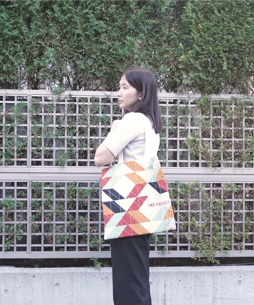 GLOBAL FORME CONCRETE（グローバルフォルムコンクリート）の「【AND PACKABLE】TB キルトトートバッグ（トートバッグ・メンズ・ナチュラル/マルチ/ネイビー/グレー・FREE）」の19枚目の写真