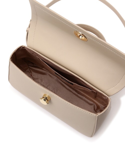NATURAL BEAUTY BASIC(ナチュラルビューティーベーシック)の「シャーロットショルダーバッグ(ショルダーバッグ・レディース・ブラック/オフホワイト・フリ-)」の5枚目の写真