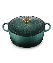 限定ル・クルーゼ　シグニチャー ココット・ロンド　ノエルレリーフ(スターツマミ) Le Creuset（ルクルーゼ）の「シグニチャー ココット・ロンド