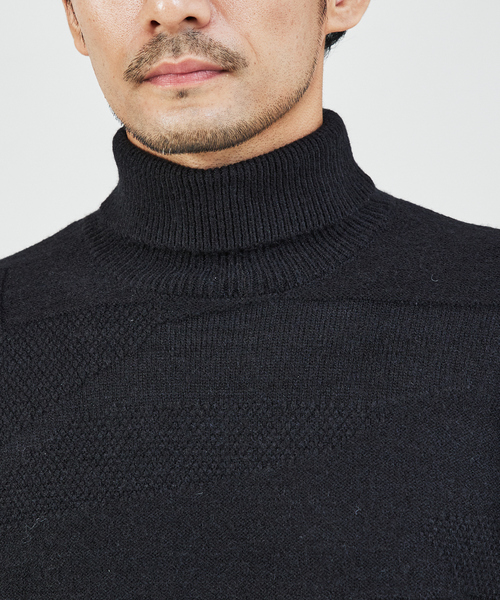 ABAHOUSE GRAY(アバハウスグレイ)の「【スポンジタッチ】シャドーカモフラ タートルネック ニット(ニット/セーター・メンズ・グレイッシュベージュ/ブラック/ホワイト/モカ・46/48)」の8枚目の写真
