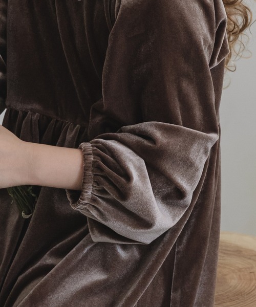 pairmanon（ペアマノン）の「レース襟ベロアワンピース（ワンピース