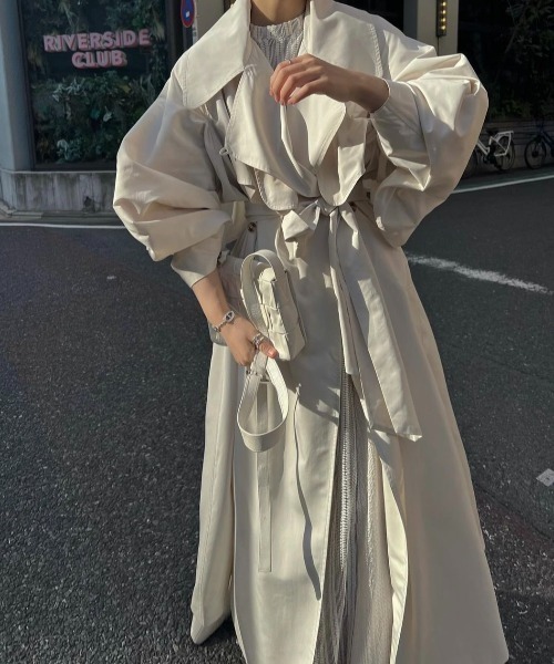 WILLFULLY（ウィルフリー）の「water repellent taffeta big silhouette trench coat（トレンチコート・レディース・オフホワイト/ブルーグレー・FREE）」の2枚目の写真