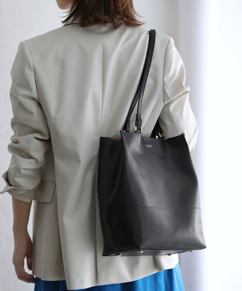 La TOTALITE（ラトータリテ）の「【VIOLAd’ORO/ヴィオラドーロ】WフェイスレザートートBAG（トートバッグ・レディース・アイボリー/ブラック・FREE）」の2枚目の写真