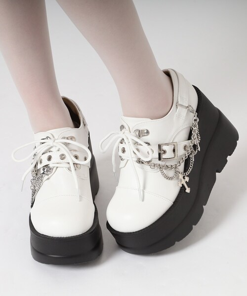 cs T&P(シーエスティーアンドピー)の「厚底チェーン付きパンプス(パンプス・レディース・ホワイト/ブラック/パープル系・S/M/L/LL)」の6枚目の写真