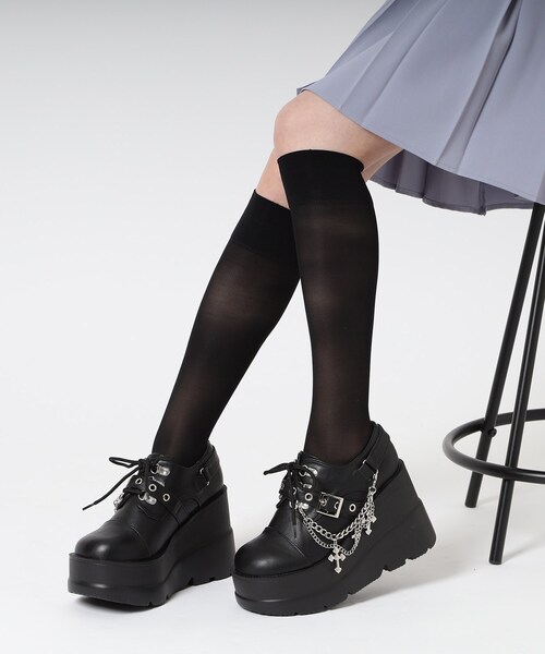 cs T&P(シーエスティーアンドピー)の「厚底チェーン付きパンプス(パンプス・レディース・ホワイト/ブラック/パープル系・S/M/L/LL)」の2枚目の写真