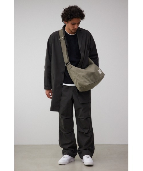 AZUL by moussy(アズールバイマウジー)の「キャンバスワンショルダーバッグ(ショルダーバッグ・メンズ・ライトカーキ/ブラック/オフホワイト・FREE)」の17枚目の写真