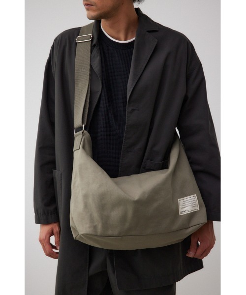 AZUL by moussy(アズールバイマウジー)の「キャンバスワンショルダーバッグ(ショルダーバッグ・メンズ・ライトカーキ/ブラック/オフホワイト・FREE)」の18枚目の写真