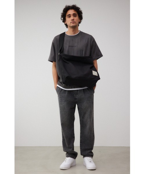 AZUL by moussy(アズールバイマウジー)の「キャンバスワンショルダーバッグ(ショルダーバッグ・メンズ・ライトカーキ/ブラック/オフホワイト・FREE)」の8枚目の写真
