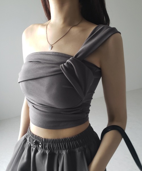 me+em select(ミームセレクト)の「※※【 カップ付き 】ワンショルアシンメトリーショートキャミソール / one shoulder asymmetry short camisole(キャミソール・レディース・ブラック/グレー・FREE)」の2枚目の写真