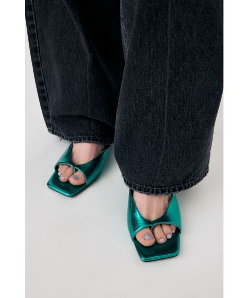 MOUSSY（マウジー）の「SQUARE TOE THONG SANDALS（サンダル・レディース・ブラック/ターコイズブルー/ゴールド・SMALL/MEDIUM/LARGE）」の21枚目の写真
