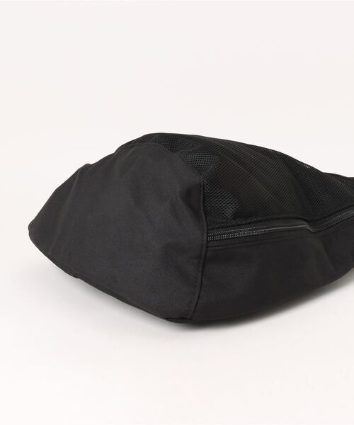YAKPAK(ヤックパック)の「【YAKPAK/ヤックパック】撥水ポリエステル ワンショルダー ビッグ スリング ボディバッグ(ボディバッグ/ウエストポーチ・メンズ・ブラック・FREE)」の3枚目の写真