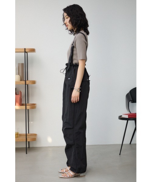 AZUL by moussy（アズールバイマウジー）の「サスペンダーツキパンツ（その他パンツ・レディース・ブラック/カーキ/アイボリー・FREE）」の16枚目の写真
