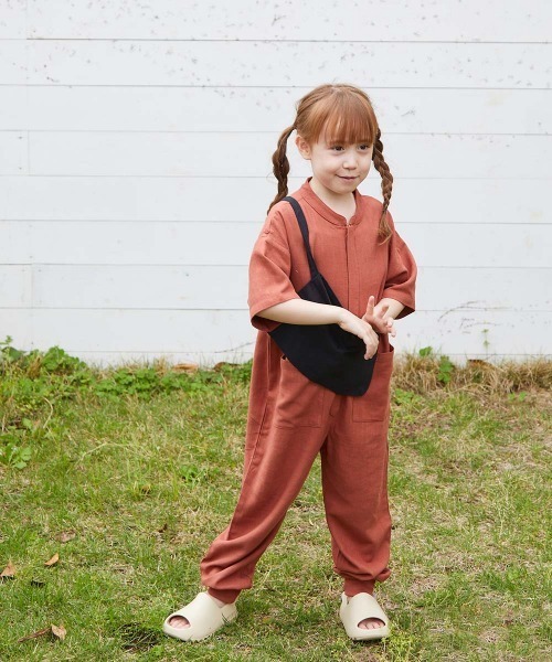 riziere（リジェール）の「フロントファスナーサコッシュ付きオールインワン2点セット（つなぎ/オールインワン・キッズ・テラコッタ/ベージュ・90/100/110/120/130/140/150）」の2枚目の写真
