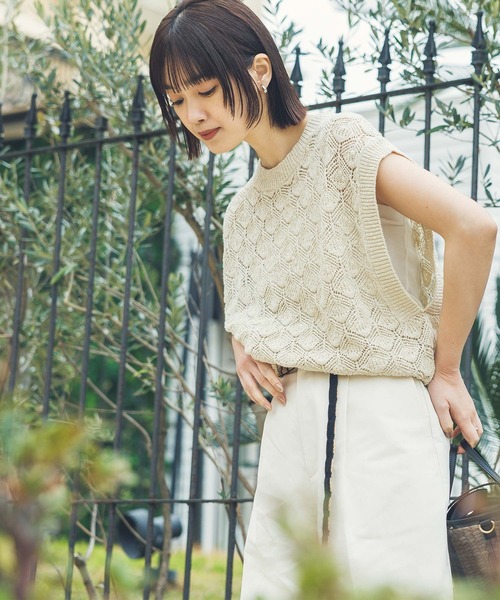 Liyoca（リヨカ）の「スラブヤーン透かしニットベスト（ニット/セーター・レディース・ライトベージュ・FREE）」の10枚目の写真