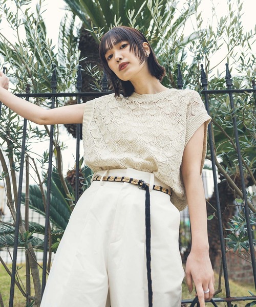 Liyoca（リヨカ）の「スラブヤーン透かしニットベスト（ニット/セーター・レディース・ライトベージュ・FREE）」の11枚目の写真