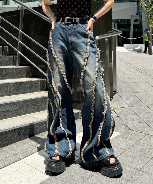 PAGEBOY(ページボーイ)の「フリンジワイドデニム(デニムパンツ・レディース・ブルー/ブラック・SMALL/MEDIUM)」の17枚目の写真