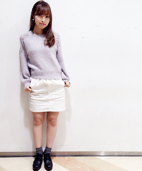 one after another NICE CLAUP（ワンアフターアナザーナイスクラップ）の「【ナイスクラップ】肩レースフェザープルオーバー（ニット/セーター・レディース・アイボリー/グレー/ピンク/ブラック・FREE）」の14枚目の写真